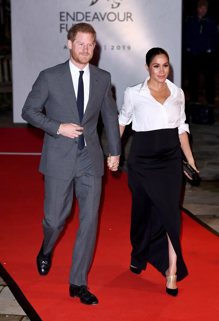 Meghan Markle White blouse and pencil skirt