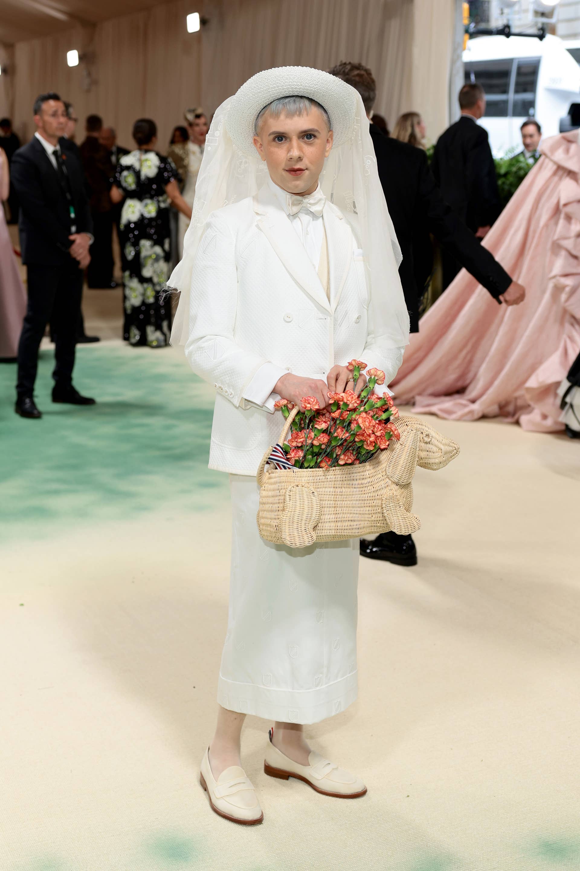 https://fashionista.com/.image/c_limit,cs_srgb,q_auto:good,w_700/MjA2MjUxODU1OTQ3MjQ1MzMx/cole-escola-met-gala-2024-every-look-6.webp