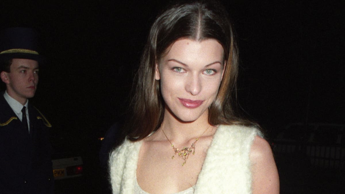 Great Outfits in Fashion History: Milla Jovovich Doing Elevated Grunge ...
