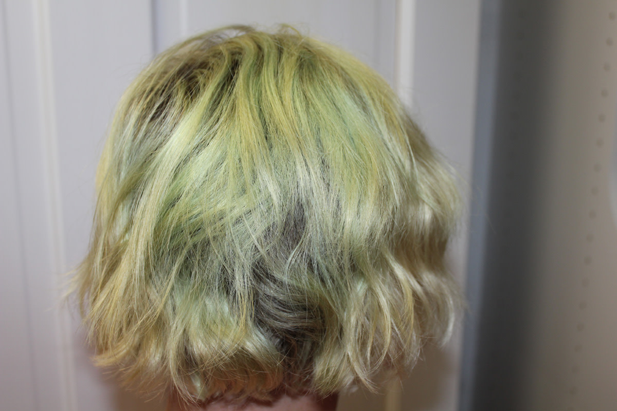 How to Fix Blue Bleach Turned Hair Green - wide 6