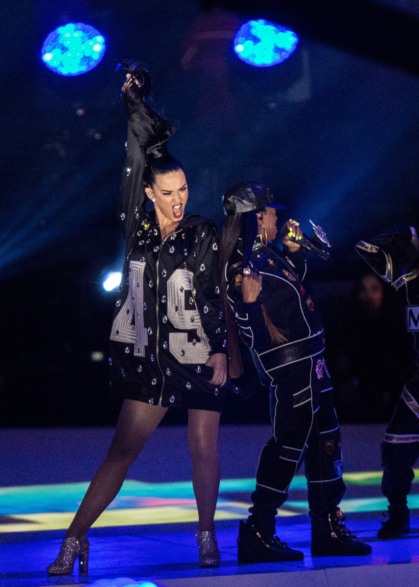 Watch Katy Perry's Super Bowl Halftime Show (cute outfits photos + video) -  LaiaMagazine