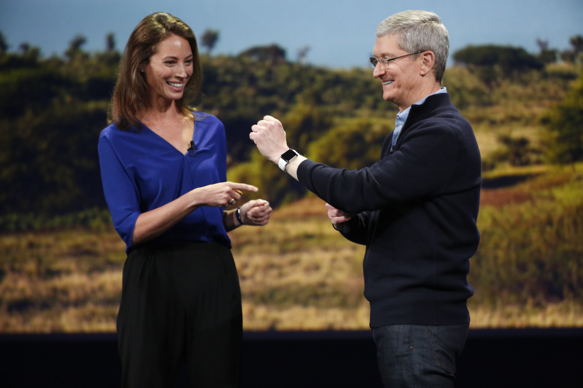 Turlington Burns with Apple CEO Tim Cook. Photo: Stephen Lam/Getty Images