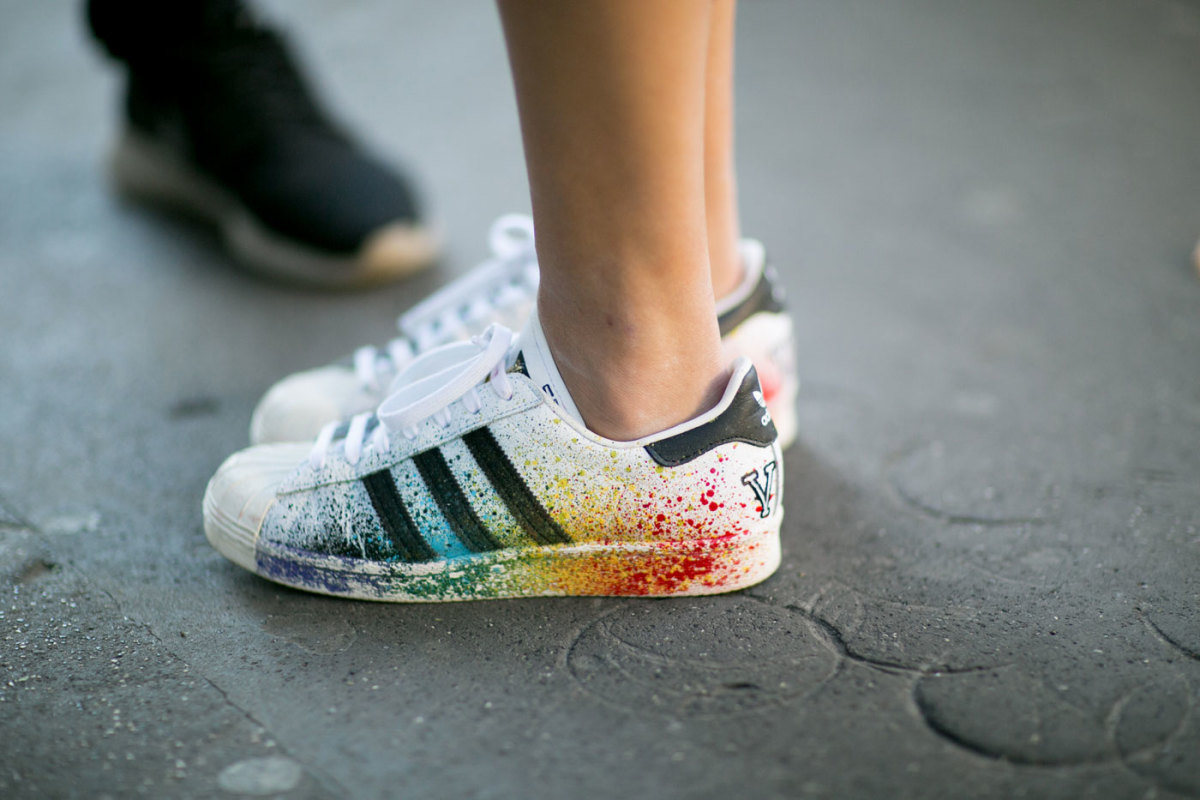 trendy female sneakers