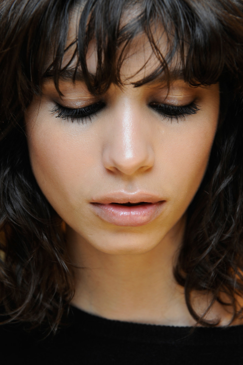 Your Complete Guide to Getting Bangs With Curly Hair