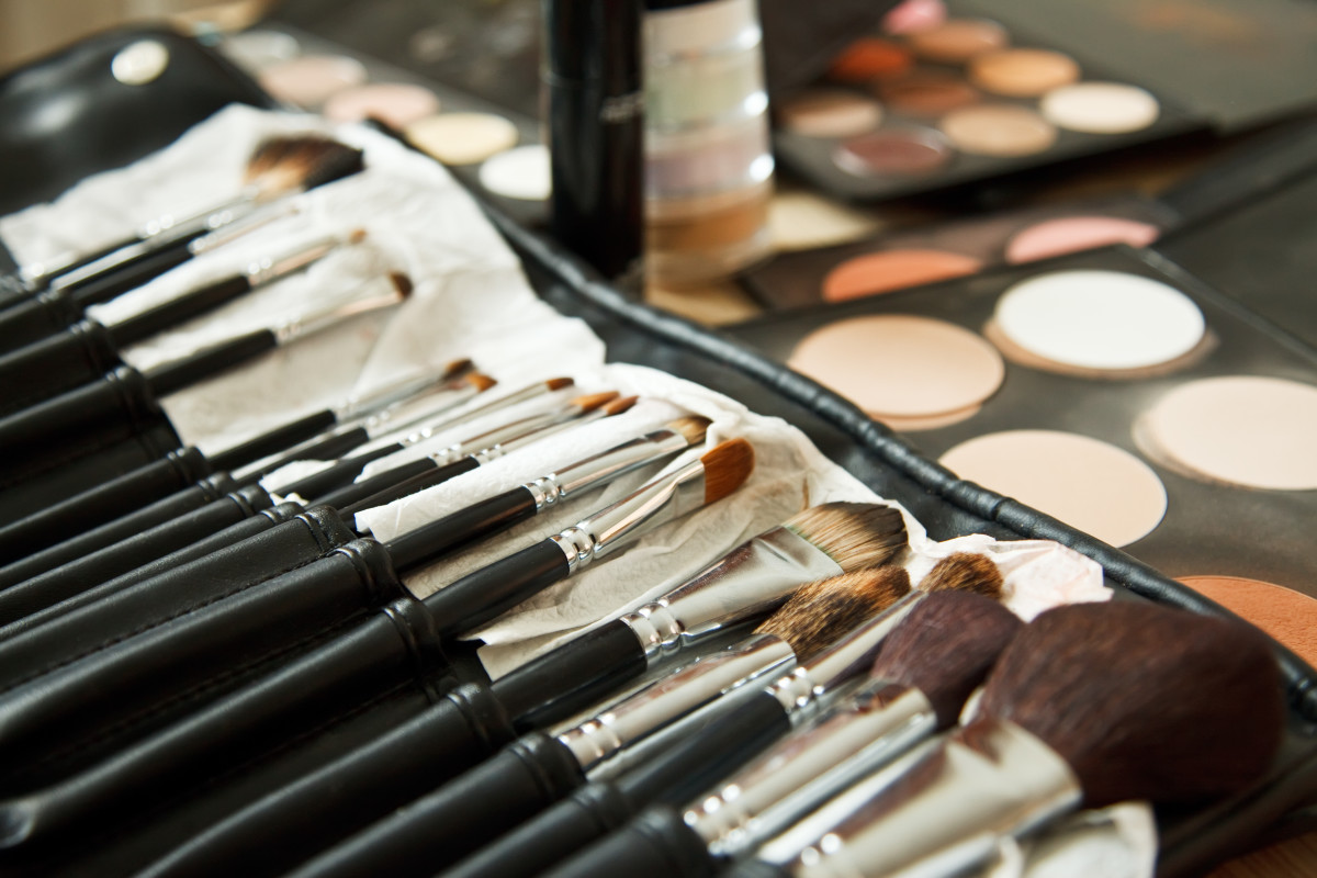 makeup brush maintenance