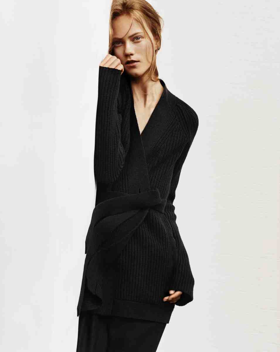 A look from Uniqlo and Lemaire's collaboration. Photo: Uniqlo
