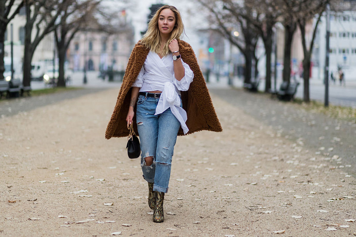 women wearing mens levis