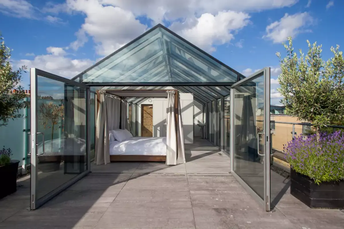 Yes, that is a glass-encased bedroom. Photo: Airbnb