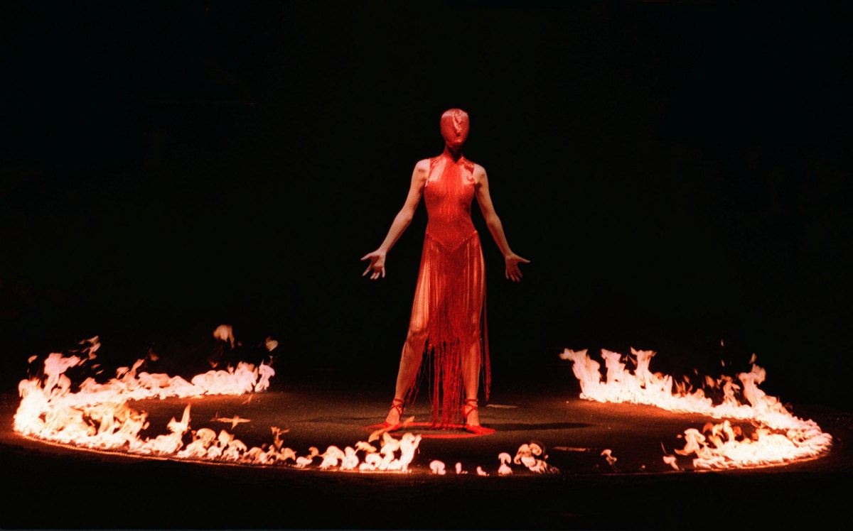 Alexander McQueen fall 1998. Photo: Paul Vicente/AFP/Getty Images