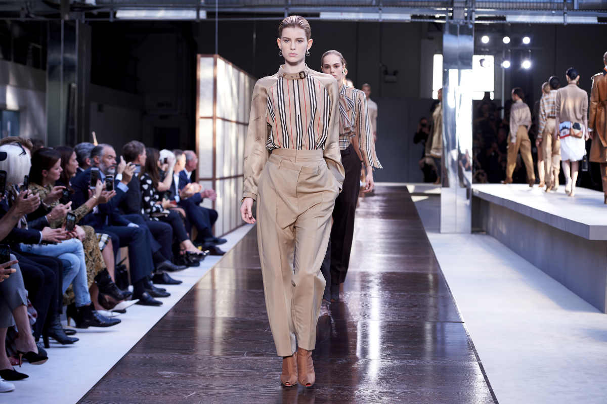Verbinding bereiden ondernemer Riccardo Tisci Ushers in a New Era at Burberry for Spring 2019 - Fashionista