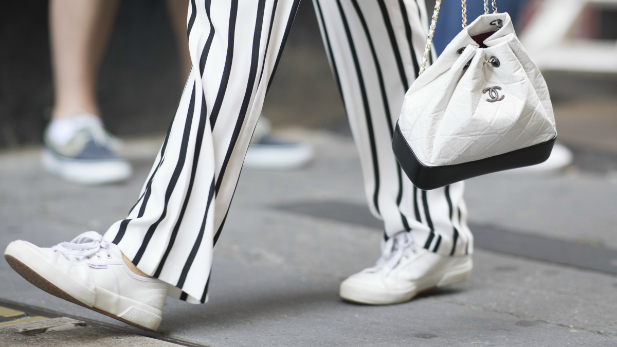 Internationale Welsprekend Nieuwe betekenis 19 Squeaky-Clean White Tennis Shoes You Can Wear With Anything - Fashionista