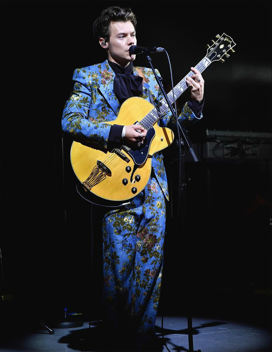 Harry Styles in a custom Gucci floral printed suit and silk shirt at The Greek Theatre in Los Angeles. Photo: @gucci/Instagram