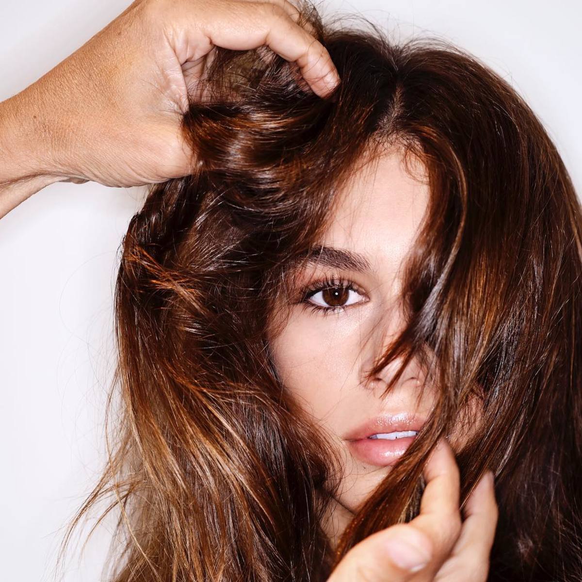 Palau's work (and hands) on Kaia Gerber backstage at the Alexander Wang Spring 2018 show. Photo: @guidopalau/Instagram