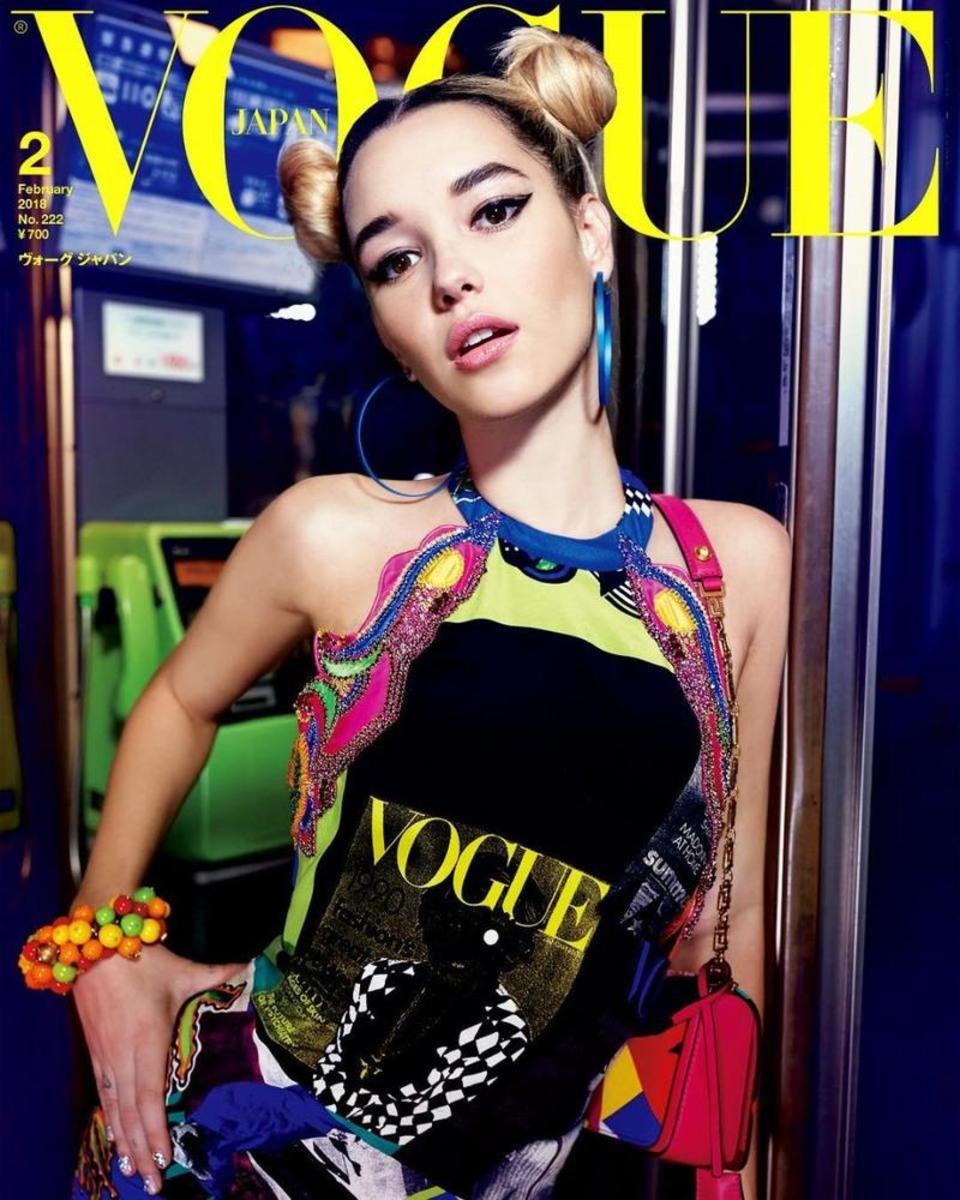 Sarah Snyder in Versace on February 2018 cover of "Vogue" Japan. Photo: Luca and Alessandro Morelli/"Vogue" Japan