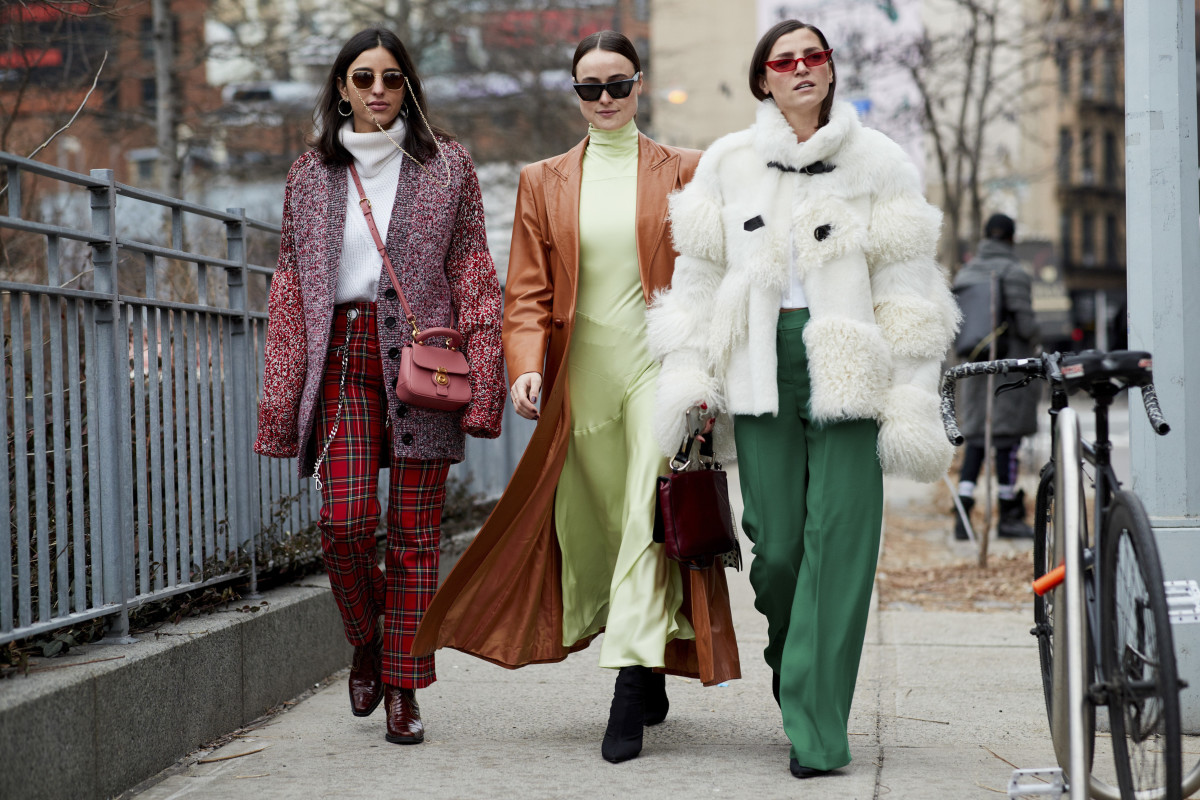Resultado de imagem para looks famosas new york fashion week 2018