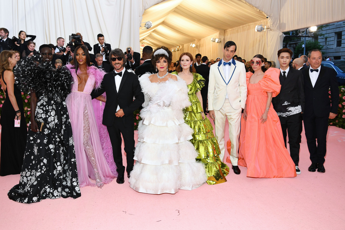 L-R: Adut Akech, Naomi Campbell, Pierpaolo Piccioli, Joan Collins, Julianne Moore, Mark Ronson, Lykke Li, Lay Zhang and Stefano Sassi at the 2019 Met Gala. Photo: Dimitrios Kambouris/Getty Images for The Met Museum/Vogue