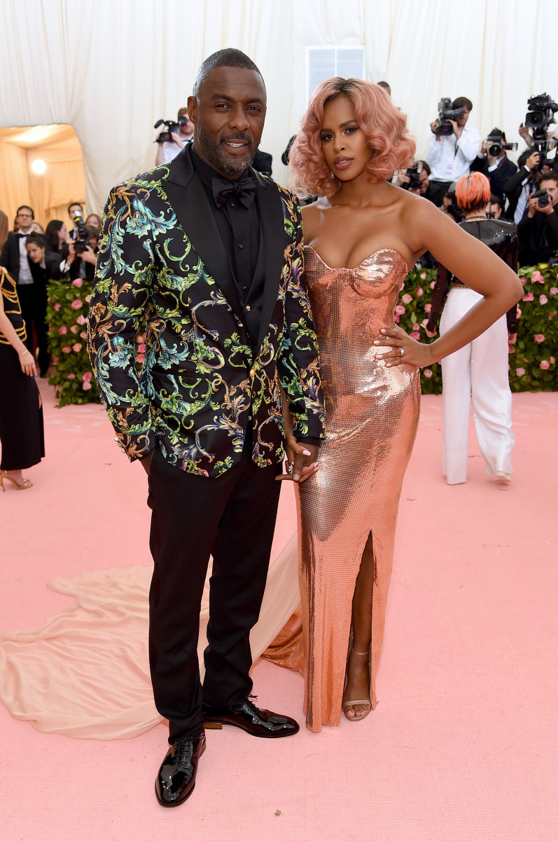 Elba in Atelier Versace and wife Sabrina Dhowre at the 2019 Met Gala. Photo: Jamie McCarthy/Getty Images