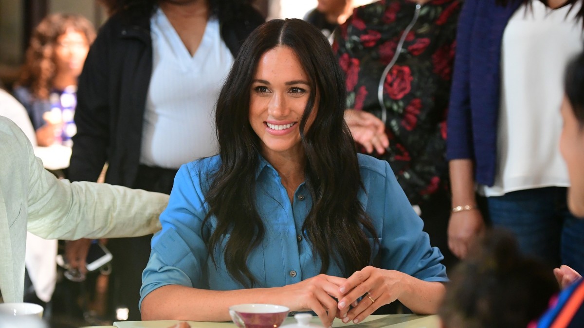 Meghan Markle Wore a Thing: Blue Shirtdress at the District 6 Museum ...