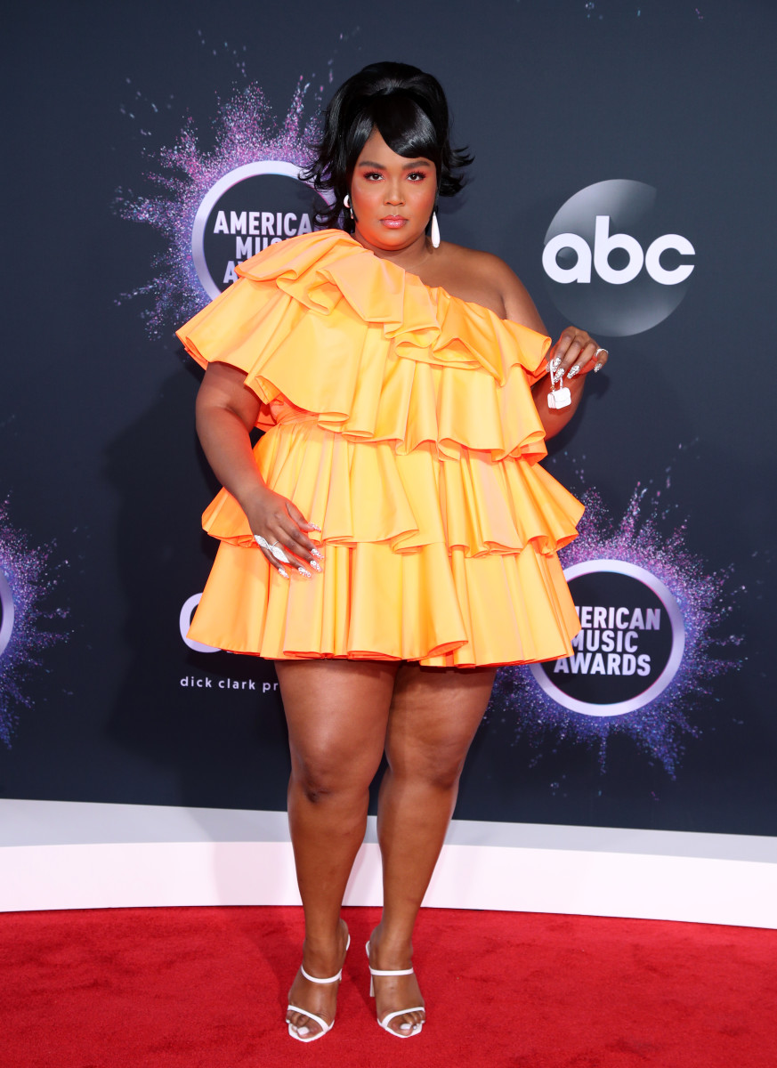 Lizzo wearing Valentino at the 2019 American Music Awards. 