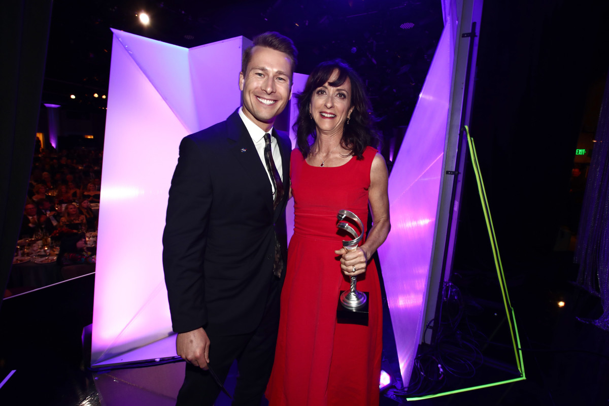 Actor Glen Powell and Zophres, with her Excellence in Contemporary Film award for 'La La Land' award at the 19th Costume Designers Guild Awards in 2017. Photo: Christopher Polk/Getty Images for CDG