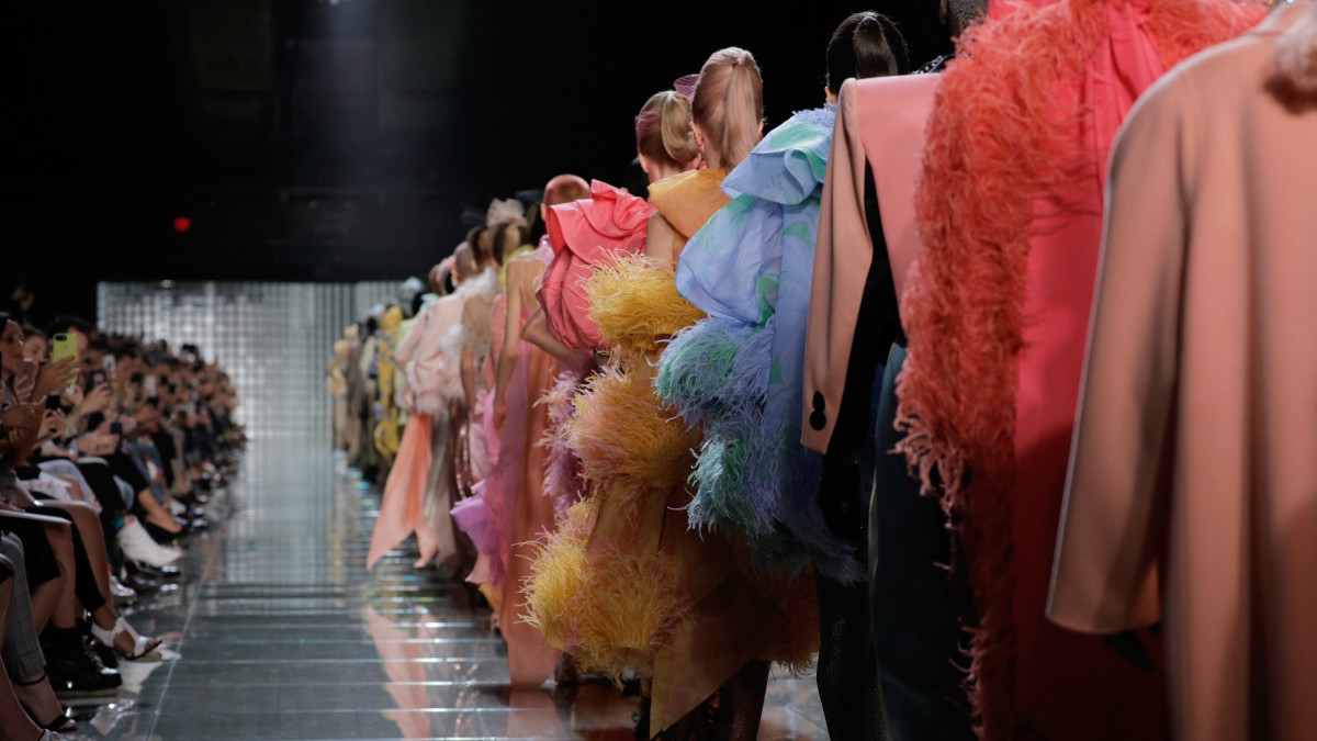 Marc Jacobs Is Launching a New, Lower-Priced Label for Pre-Fall 2019 ...