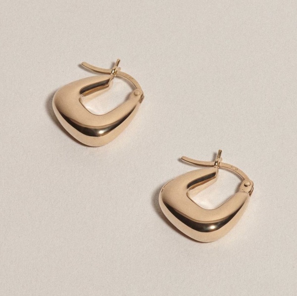 The Angular Gold Hoops That Alyssa Is Adding to Her Crowded (Yet ...
