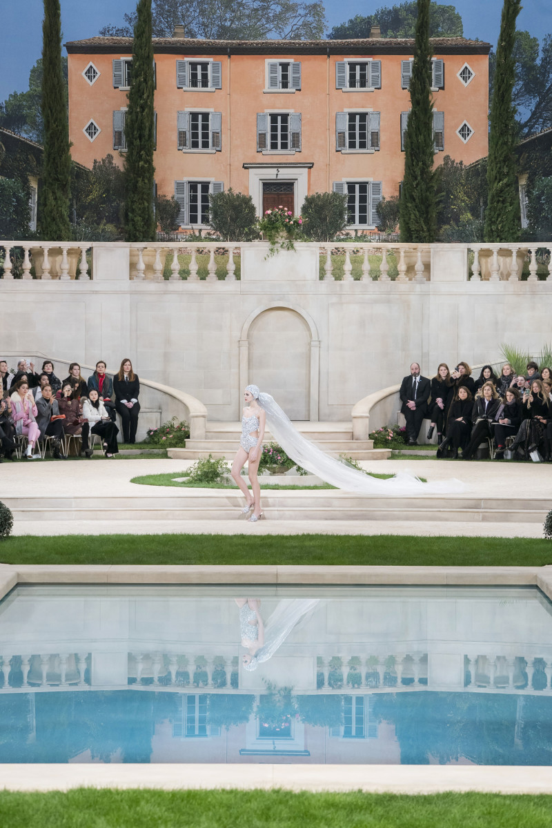 The final look from Chanel's Spring 2019 Couture runway show. Photo: Imaxtree