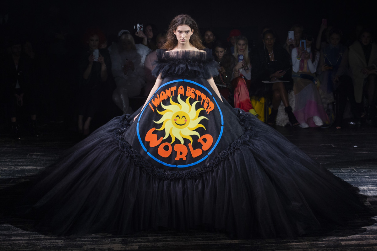 A look from the Viktor & Rolf Couture Spring 2019 show. Photo: Imaxtree