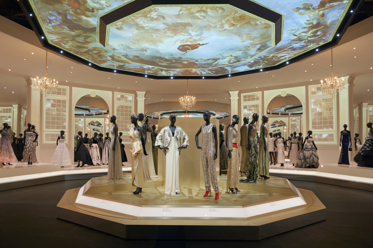 Wirwar aantrekken Arbitrage The Christian Dior Exhibit at London's Victoria & Albert Museum Is 2019's  Must-See Hit - Fashionista
