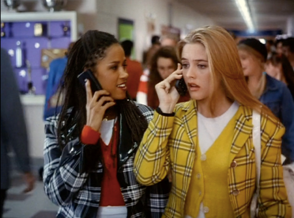 Dionne (Stacey Dash) and Cher (Alicia Silverstone) and their late '90s cell phones in 'Clueless.' Photo: Screengrab/'Clueless'