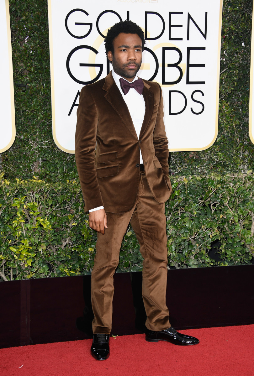 donald-glover-gucci-brown-suit-golden-globes