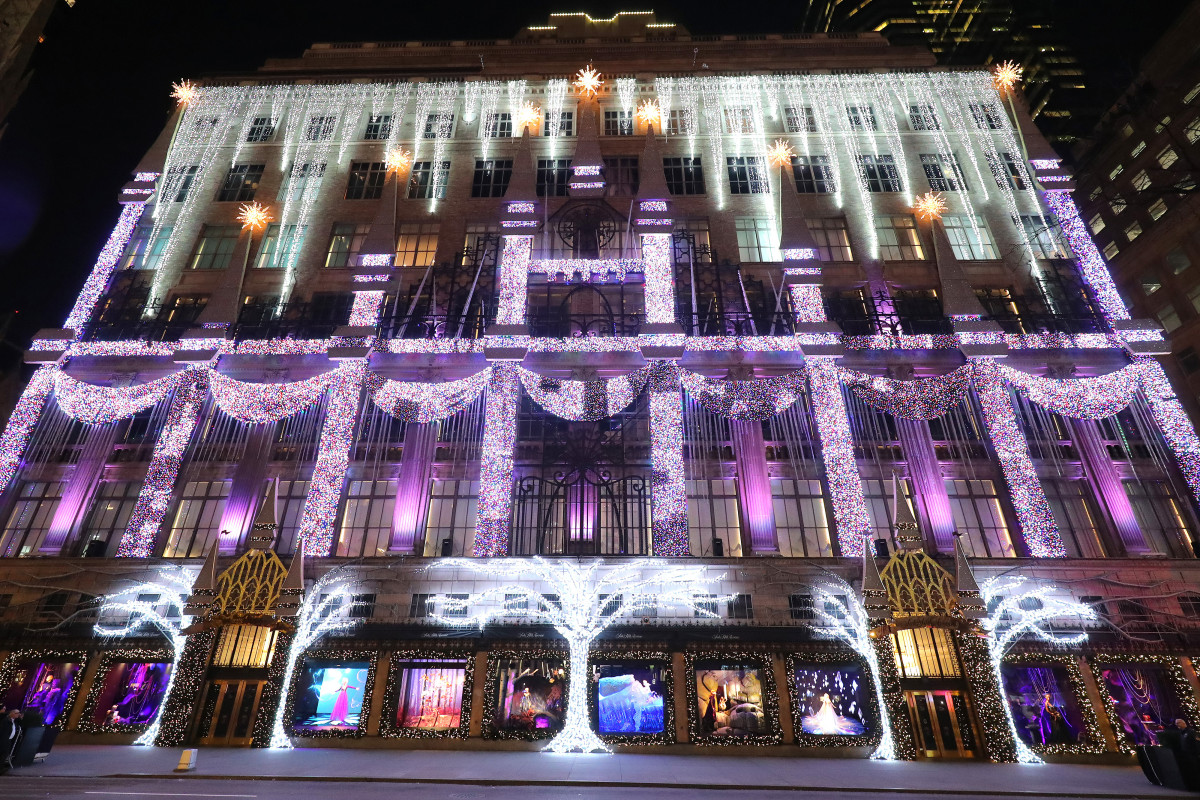 Saks Fifth Avenue Is Approaching Holiday Windows a Little Differently This  Year - Fashionista