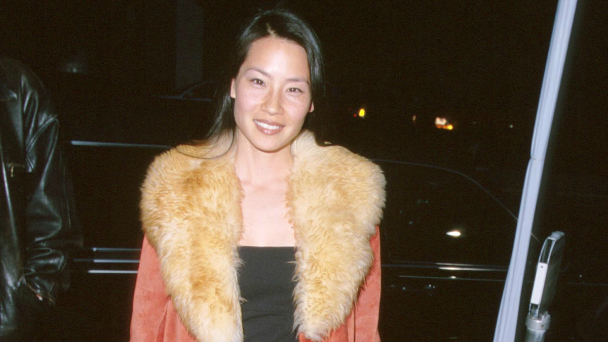 Great Outfits in Fashion History: Lucy Liu in a Red Suede Coat ...