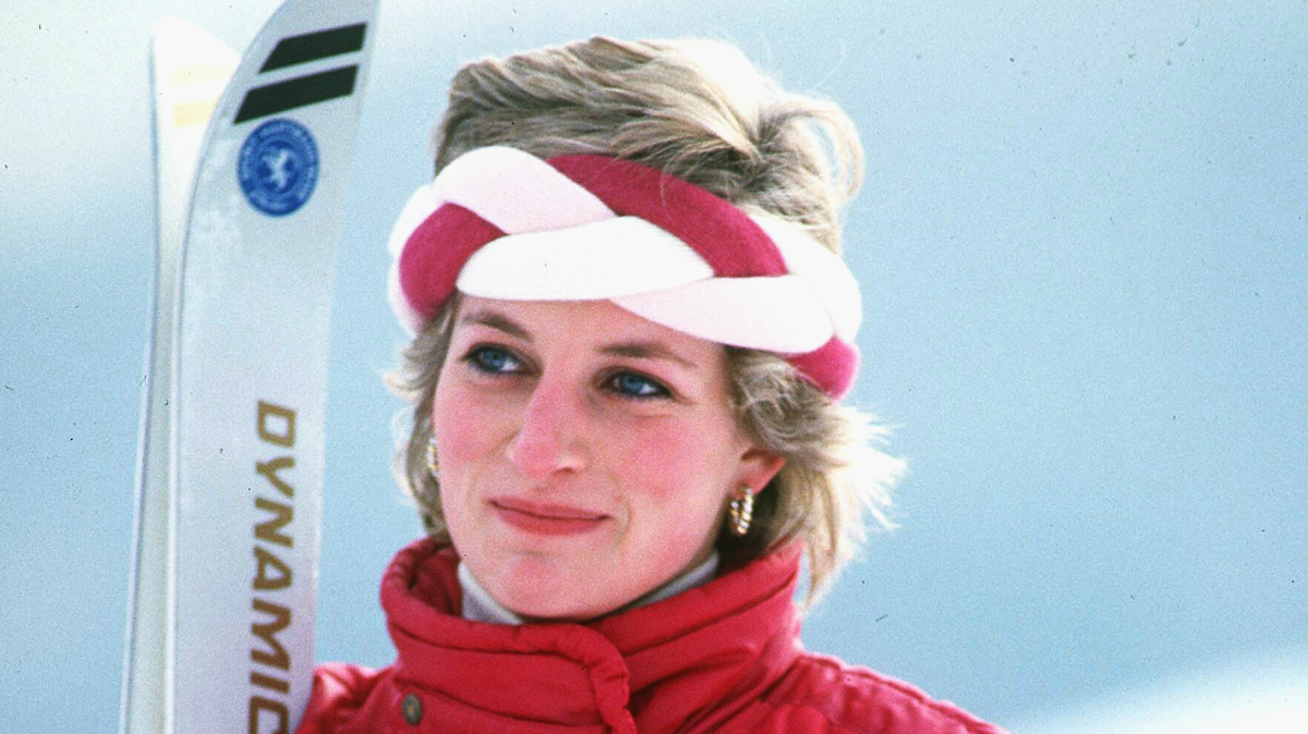 Great Outfits in Fashion History: Princess Diana's Red Ski Suit ...