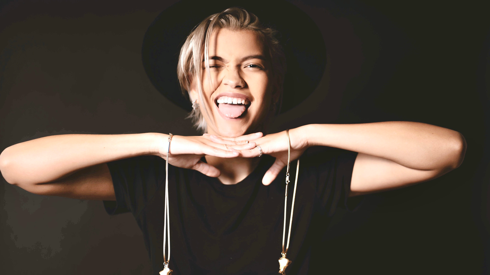 Victoria Brito Is Channeling the Male-Centric World of Sneakers Into Fine Jewelry for All - Vimarsana News