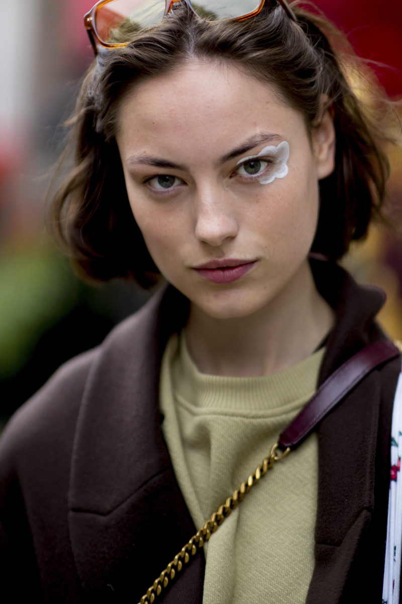 The 21 Best Beauty Looks From London Fashion Week Street Style