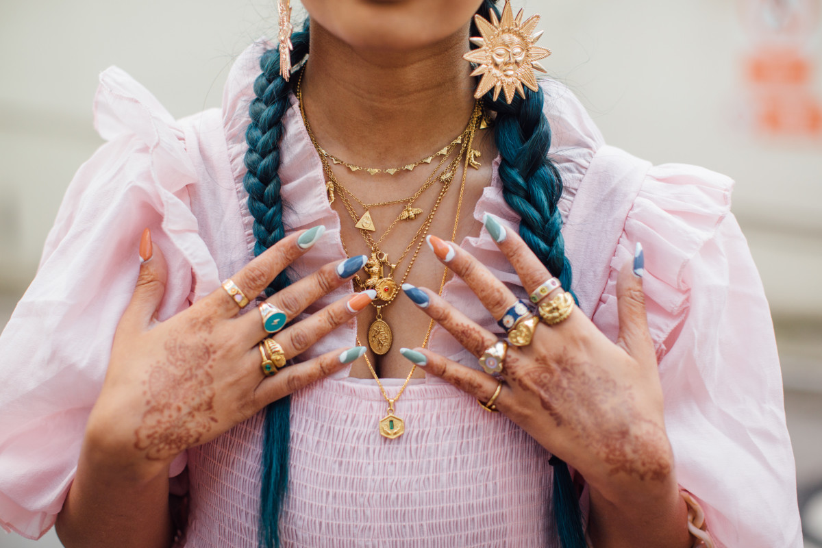 The 21 Best Beauty Looks From London Fashion Week Street Style