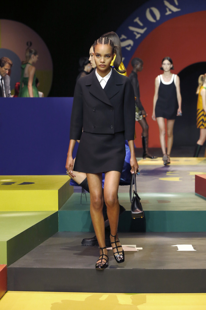 Dior's Spring 2022 Collection Pays Tribute to Its Swinging '60s Past