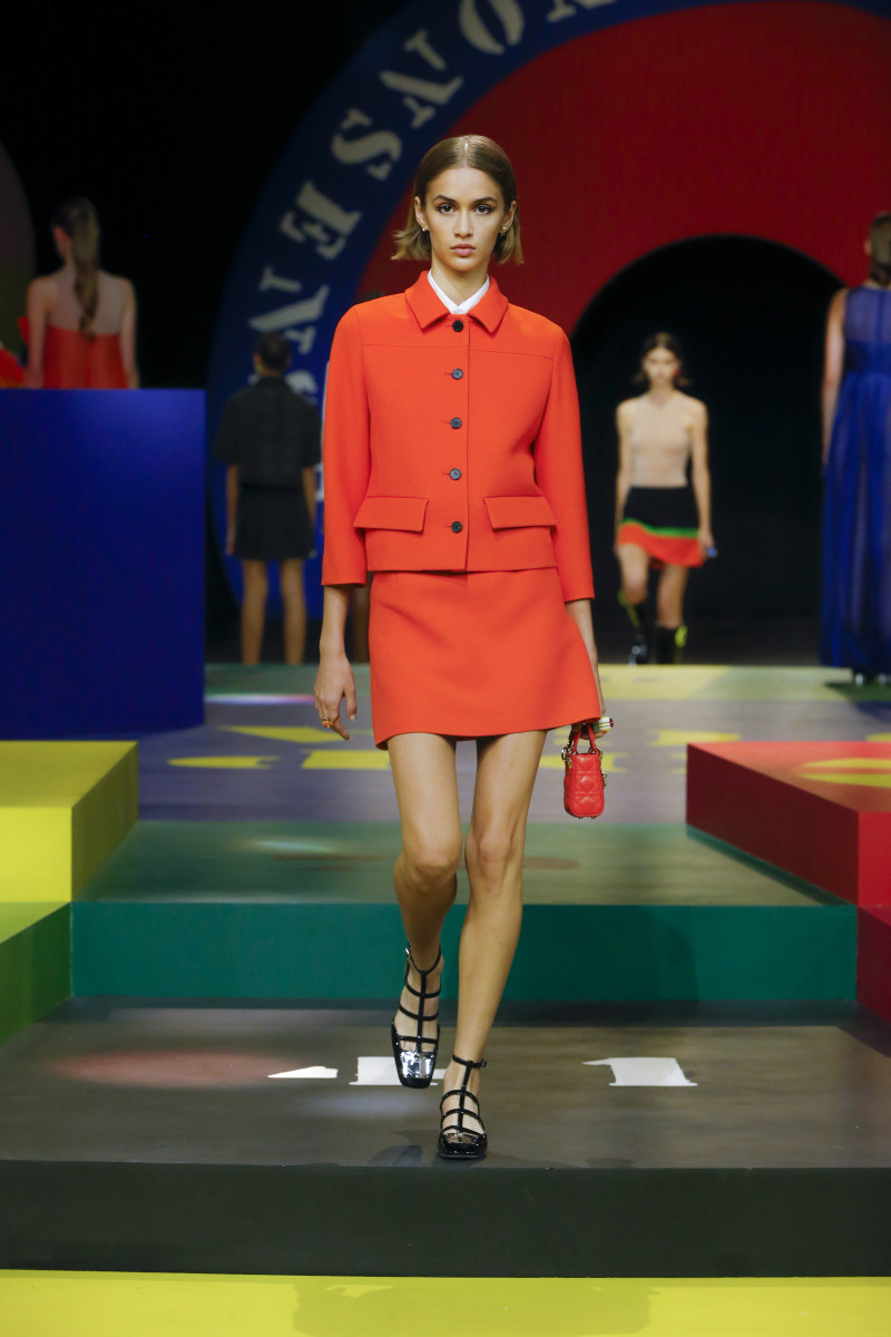 Dior's Spring 2022 Collection Pays Tribute to Its Swinging '60s Past