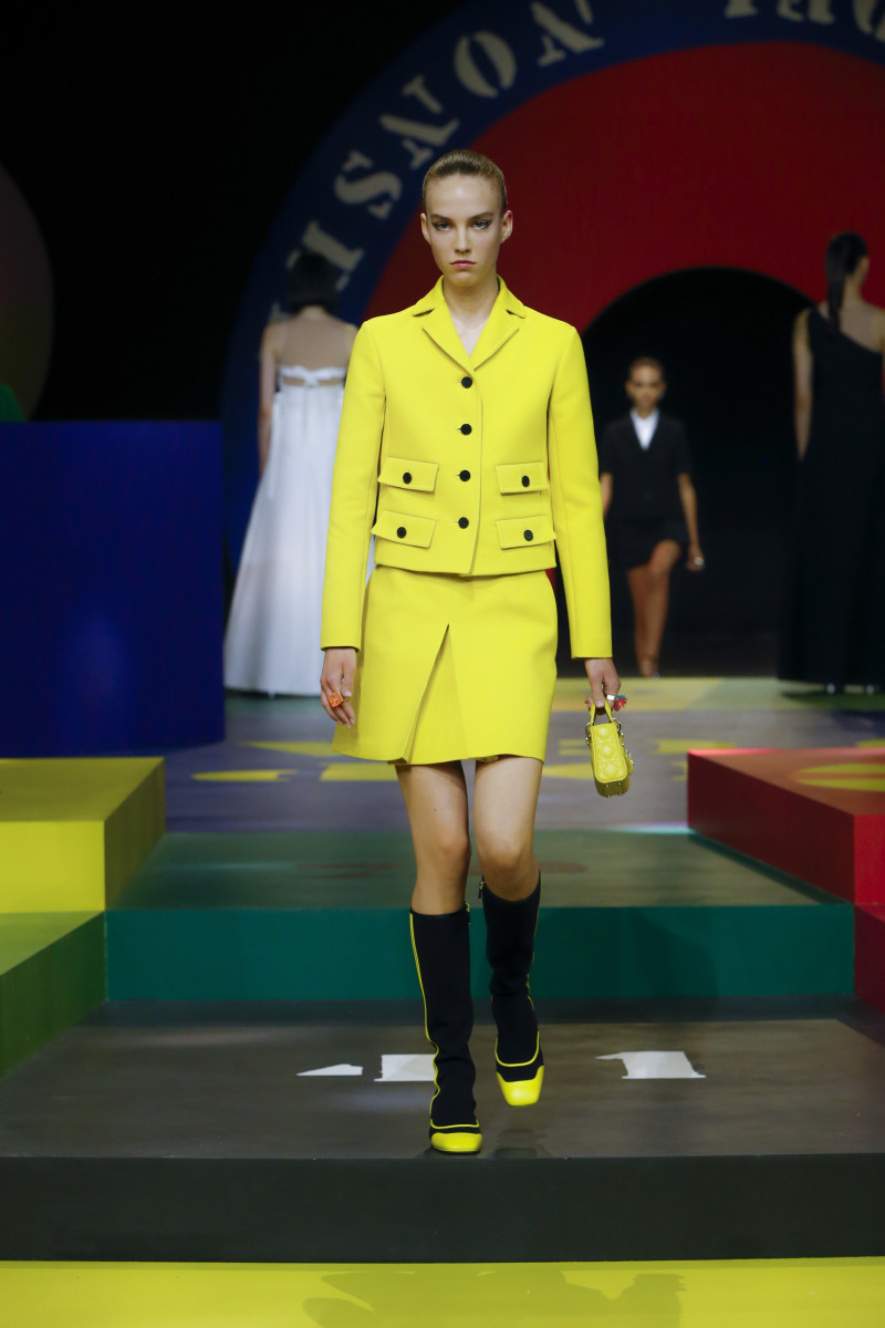 Dior's Spring 2022 Collection Pays Tribute to Its Swinging '60s Past