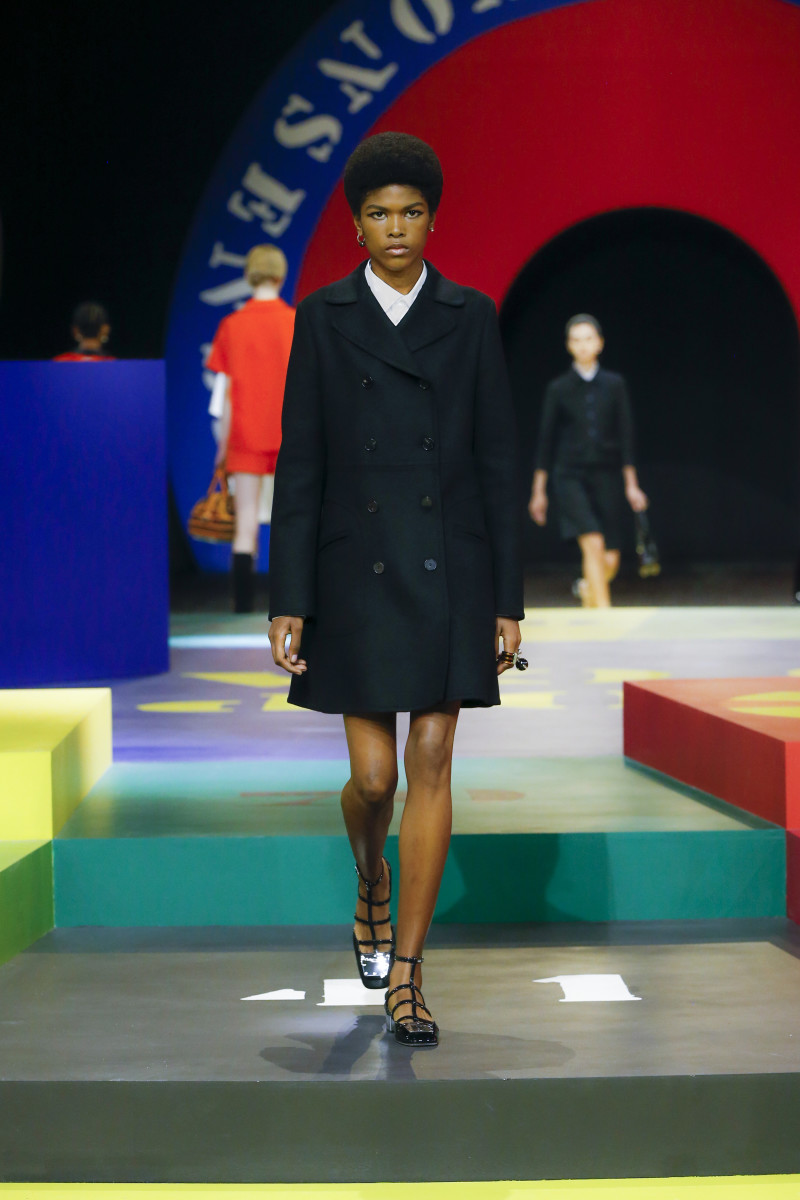 Dior's Spring 2022 Collection Pays Tribute to Its Swinging '60s Past
