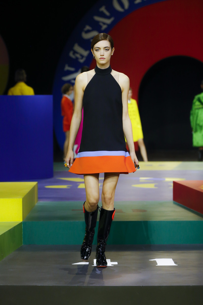 Dior's Spring 2022 Collection Pays Tribute to Its Swinging '60s Past