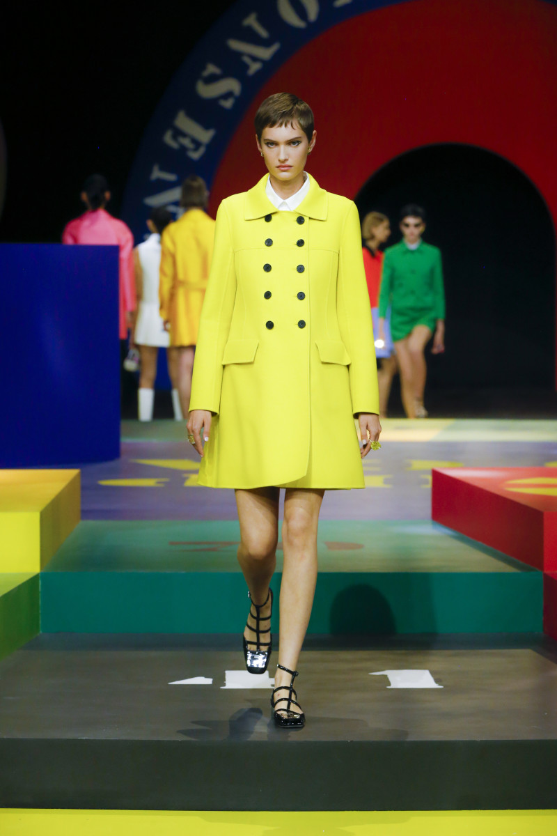 Dior's Spring 2022 Collection Pays Tribute to Its Swinging '60s Past
