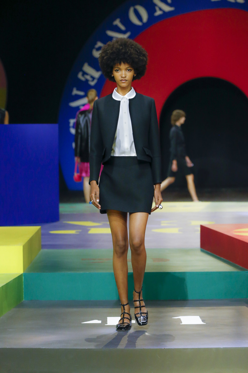 Dior's Spring 2022 Collection Pays Tribute to Its Swinging '60s Past