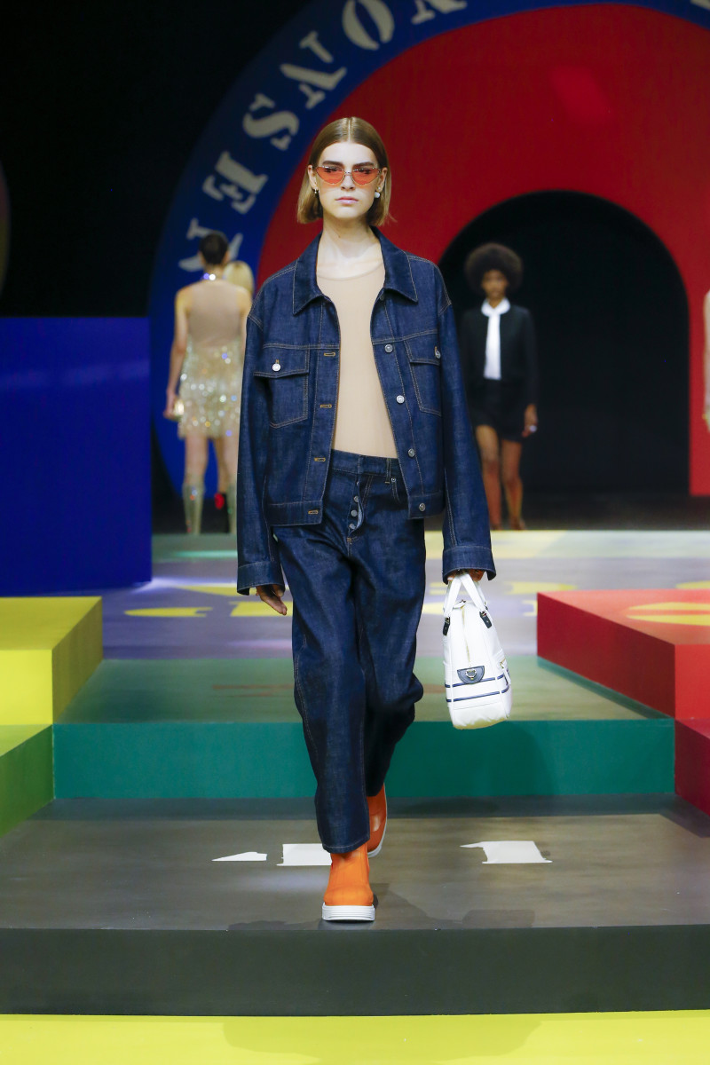 Dior's Spring 2022 Collection Pays Tribute to Its Swinging '60s Past