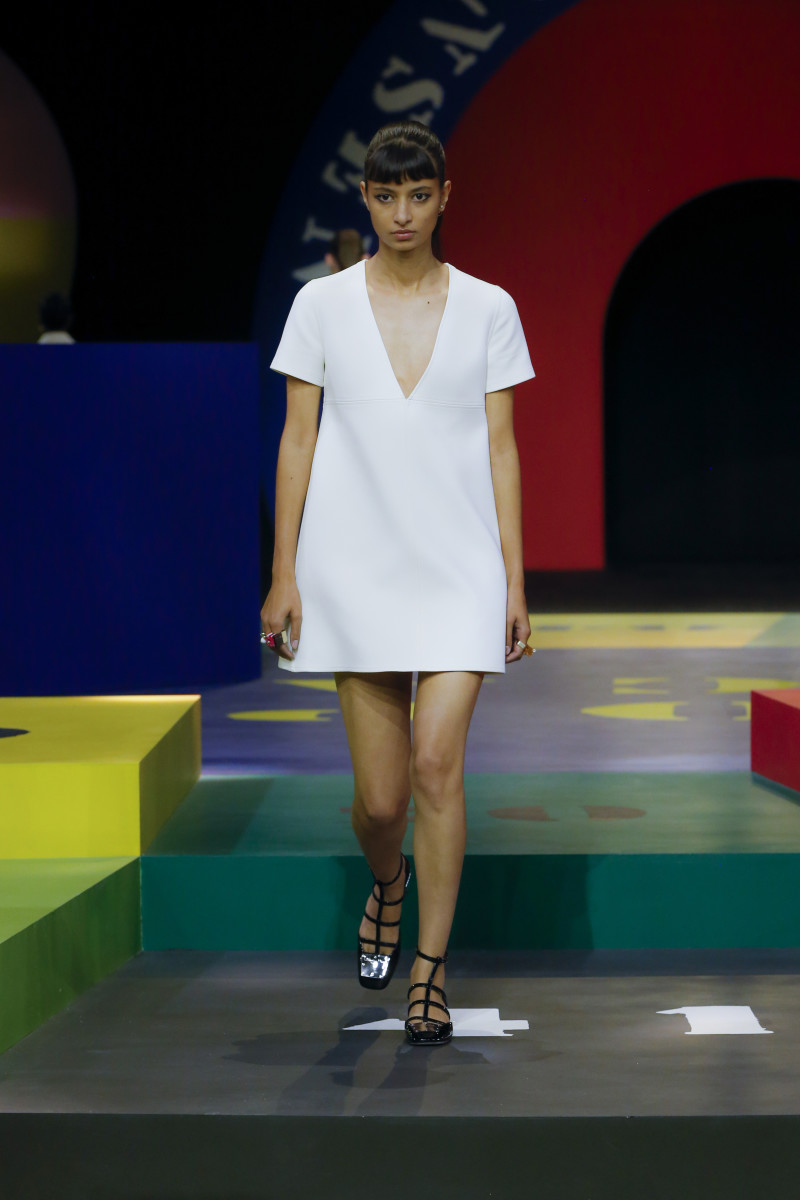 Dior's Spring 2022 Collection Pays Tribute to Its Swinging '60s Past