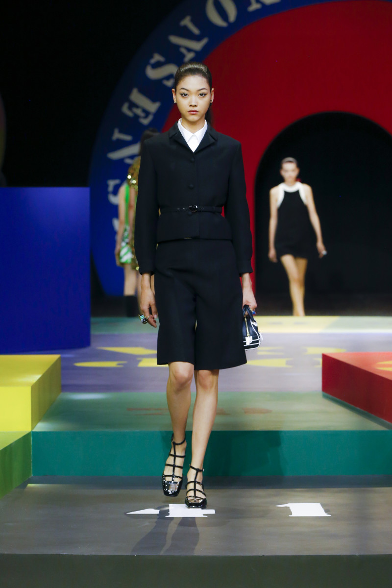 Dior's Spring 2022 Collection Pays Tribute to Its Swinging '60s Past