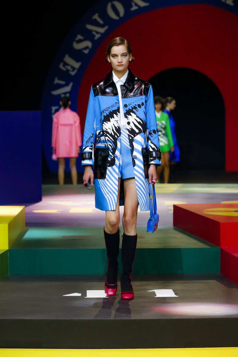 Dior's Spring 2022 Collection Pays Tribute to Its Swinging '60s Past