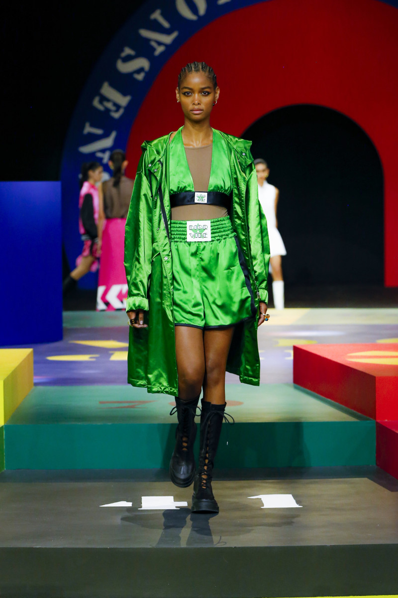 Dior's Spring 2022 Collection Pays Tribute to Its Swinging '60s Past