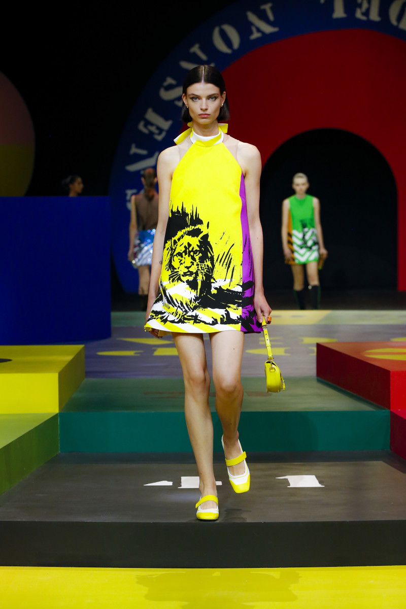Dior's Spring 2022 Collection Pays Tribute to Its Swinging '60s Past